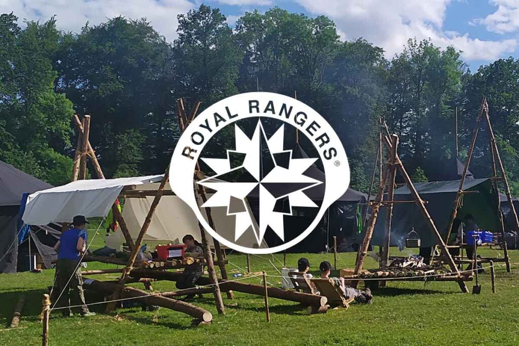 Royal Rangers Pfadfinder Camp mit Zelten und Aufbauten